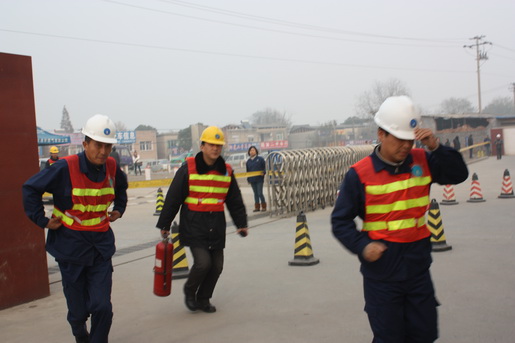 安慶港華燃氣模擬CNG加氣站燃氣泄漏，開展應(yīng)急演練